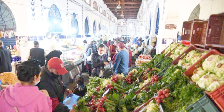 رغم التطمينات والتحذيرات..   لهفة المستهلك متواصلة ودعوة إلى عدم التبذير